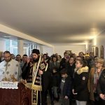 Вечерње богослужење и паљење бадњака у новој цркви Светог Василија Острошког у Пјерфиту – предграђе Париза
